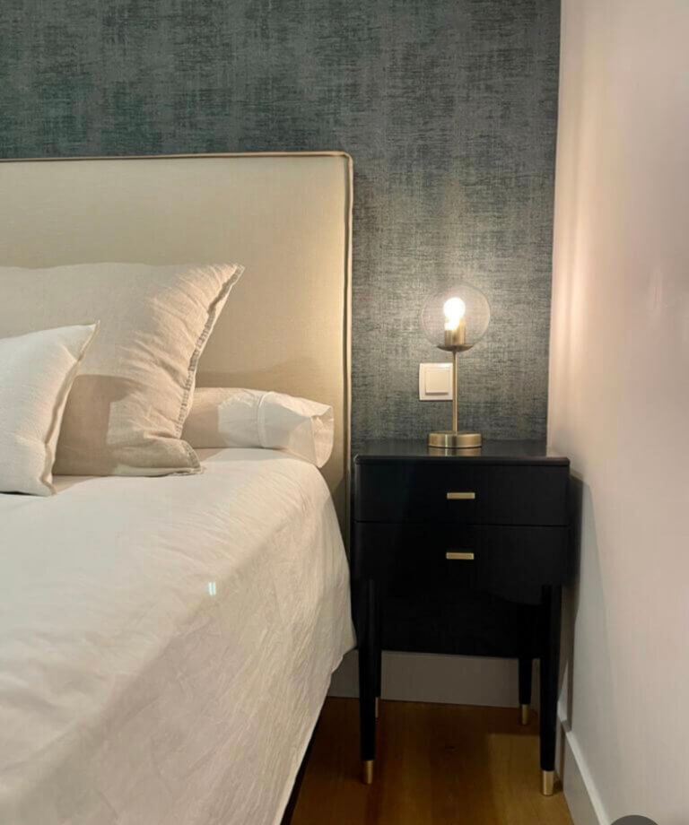 Outline Interior - Instagram